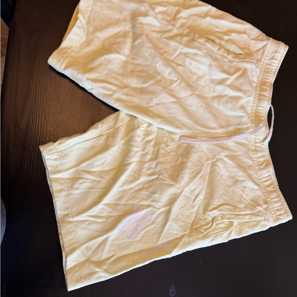 Nike Cream Athletic Shorts Lightweight Relaxed Fit
